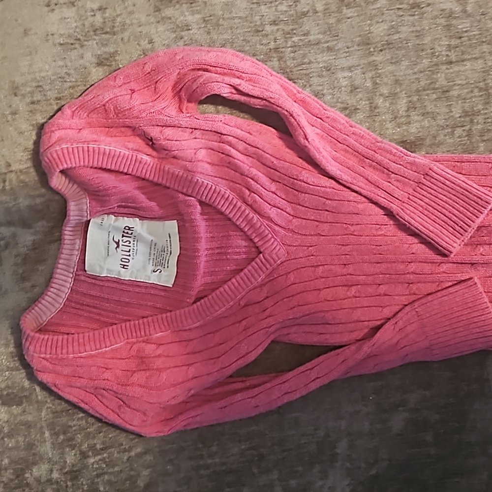 Hollister neck sweater